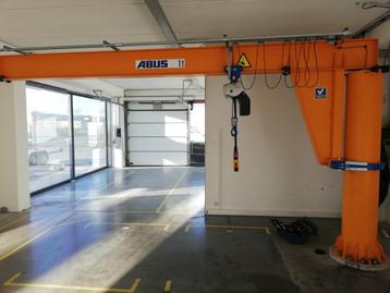 zwenkkraan beschikbaar voor biedingen