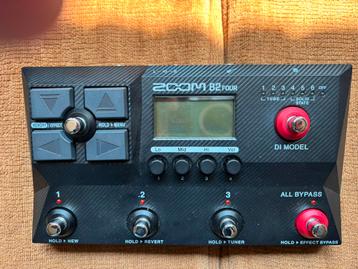 ZOOM B2 FOUR Multieffect voor bass. Zgan! beschikbaar voor biedingen