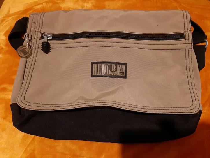 Hedgren Urban Gear Crossover Body Bag, Handtassen en Accessoires, Tassen | Schoudertassen, Zo goed als nieuw, Overige merken, Beige