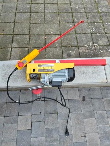 Elektrische takel van 250 kg - 500 kg  beschikbaar voor biedingen