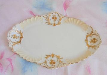 1 ANC. PLATEAU FAIENCE blanche et dorure IMPECCABLE beschikbaar voor biedingen