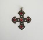 Grande croix en argent ornée de pierres de grenat, Croix ou Symbole, Avec pierre précieuse, Argent, Argent