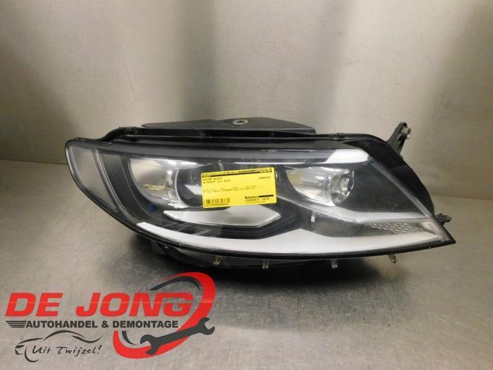 Phare droit d'un Volkswagen Passat, Autos : Pièces & Accessoires, Éclairage, Volkswagen, Utilisé, 3 mois de garantie, Enlèvement ou Envoi