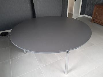 Opklapbare tafel beschikbaar voor biedingen
