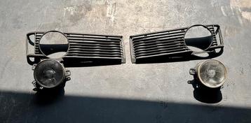 Grille calandre supérieur  gauche et droite+ phares bmw e21 beschikbaar voor biedingen