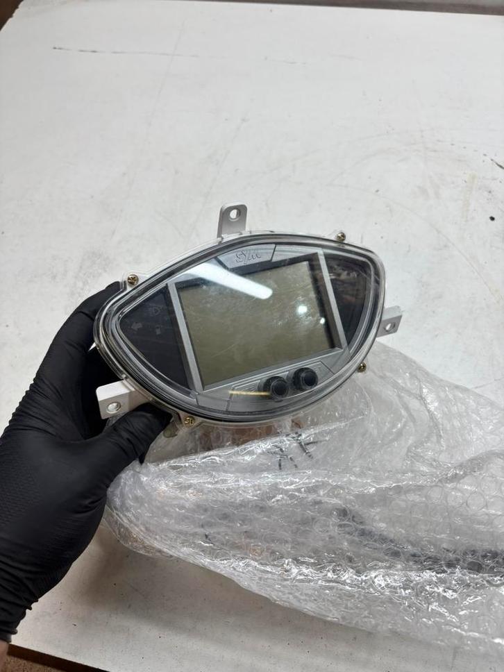 Verschillende tellers Sym, Vespa, Kymco, Peugeot etc, Fietsen en Brommers, Brommeronderdelen | Snorfietsen, Gebruikt, Kymco, Blok