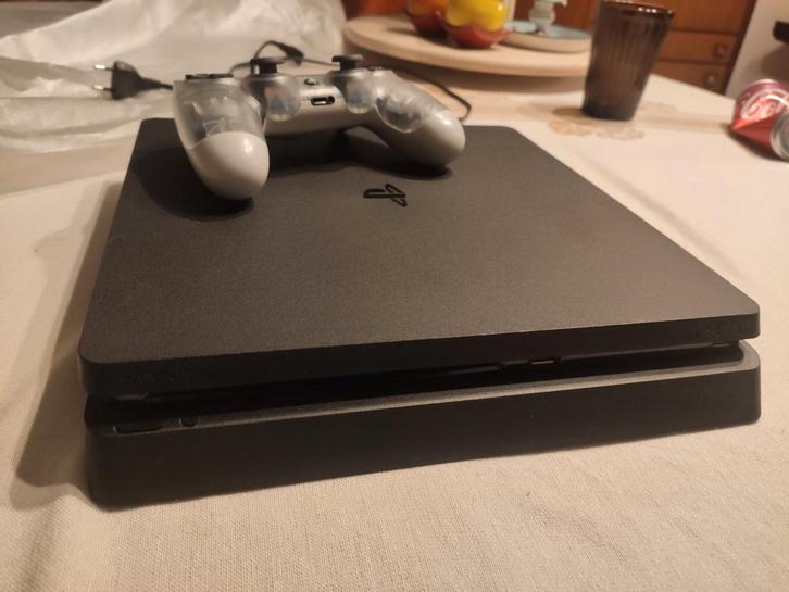 PS4 Slim met controller en stroomkabel, Games en Spelcomputers, Spelcomputers | Sony PlayStation 4, Zo goed als nieuw, Slim, 500 GB