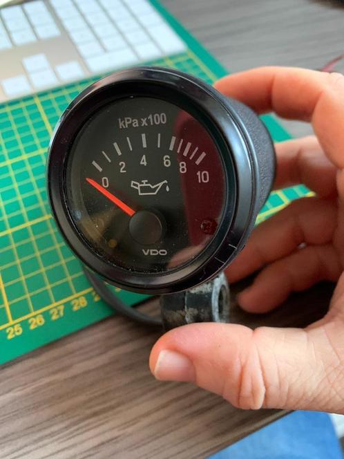 Oude VDO oliedruk meter 12v 52mm met houder., Auto-onderdelen, Dashboard en Schakelaars, Alfa Romeo, Amerikaanse onderdelen, Audi
