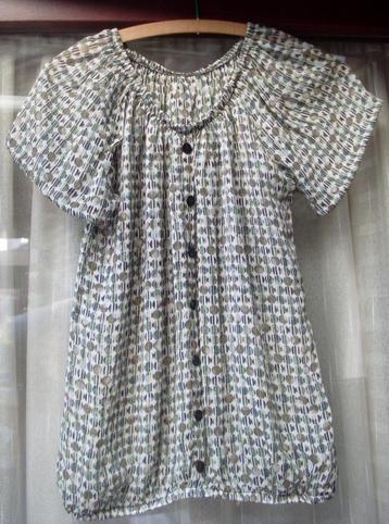 Damesblouse met 7 sierknopen maat M beschikbaar voor biedingen