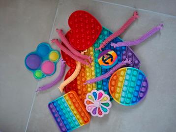 Pop it speelgoed. Volledige set op foto. beschikbaar voor biedingen