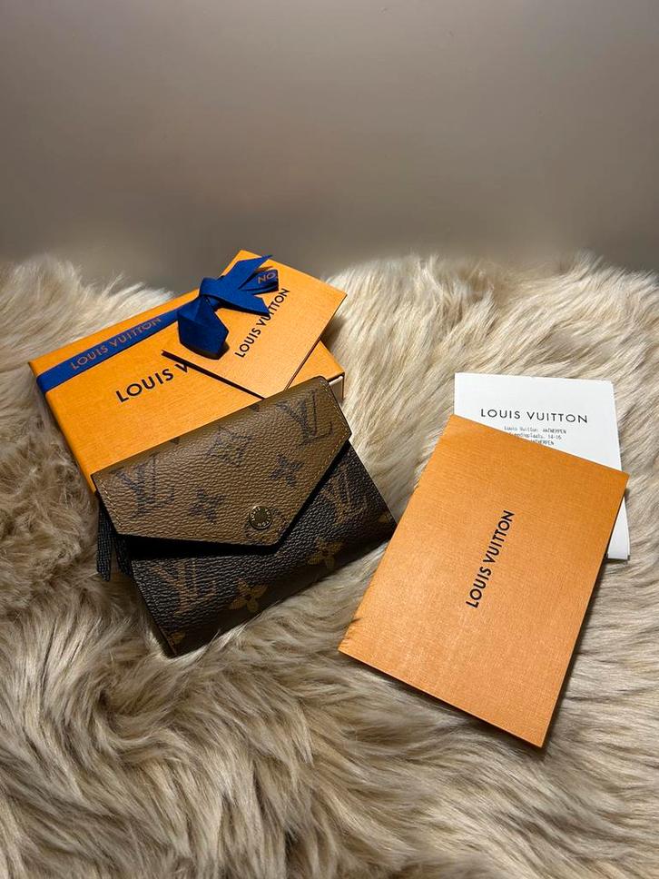 LV Victorine wallet, Handtassen en Accessoires, Portemonnees, Zo goed als nieuw, Bruin, Leder, Met knipsluiting, Ophalen of Verzenden