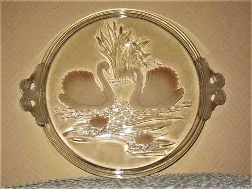 Groot duitse kristallen taartschotel met 2 zwanen, Antiek en Kunst, Antiek | Glaswerk en Kristal, Ophalen