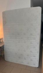 Mooi 140cm x 200cm matras, weg wegens verhuis!, Ophalen, Zo goed als nieuw, Matras