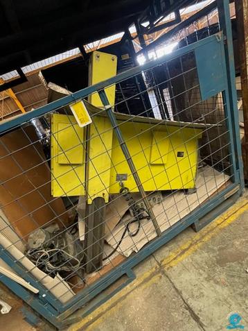 Hydraulisch lichtreclame bord BIEDEN ! beschikbaar voor biedingen