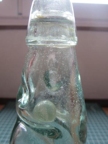 Léonard Mosbeux Stembert fles met glazen bol beschikbaar voor biedingen