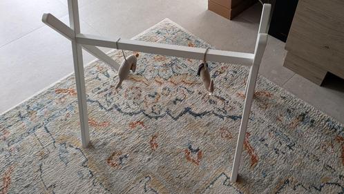 Houten baby speelboog – wit met hondjes, Kinderen en Baby's, Speelgoed | Babyspeelgoed, Zo goed als nieuw, Overige typen, Ophalen