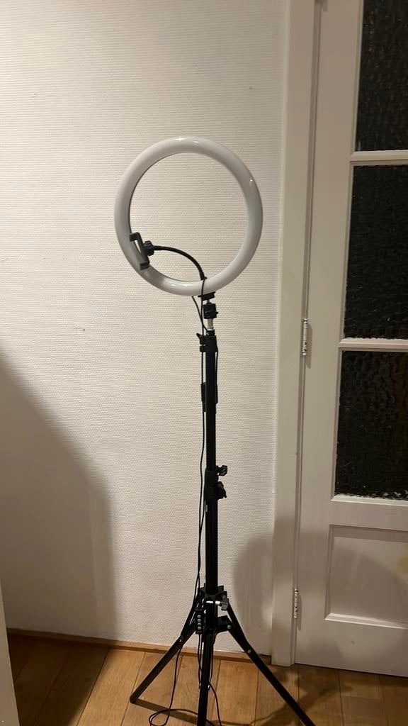 Ring light avec 3 modes de lumieres ajustable, TV, Hi-fi & Vidéo, Photo | Studio photo & Accessoires, Comme neuf, Lampe ou Kit de flash