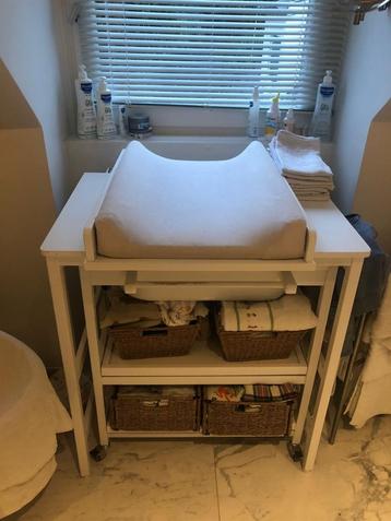 Verschoontafel beschikbaar voor biedingen