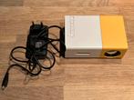 Mini projector - YG300, Audio, Tv en Foto, Ophalen, Zo goed als nieuw