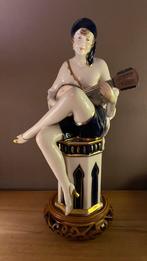 Royal Dux Bohemia (vrouw met banjo), Antiquités & Art, Antiquités | Porcelaine, Enlèvement ou Envoi