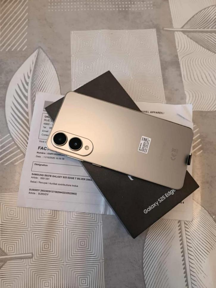Samsung S25 edge titanium zilver 256 GB, Telecommunicatie, Mobiele telefoons | Overige merken, Zo goed als nieuw, Ophalen of Verzenden