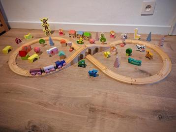 Houten Treintje + extra blokken en diertjes | Speelgoed beschikbaar voor biedingen