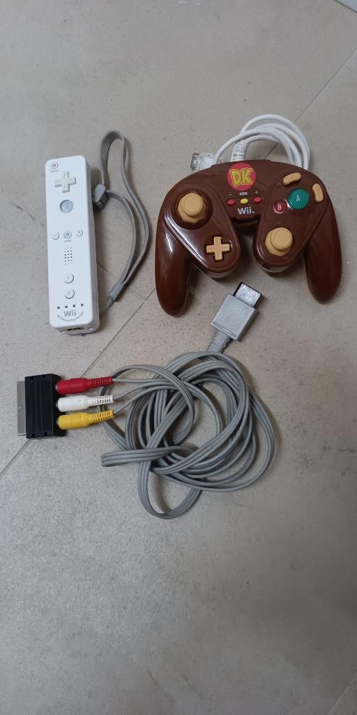 Nintendo Wii controller + Donkey Kong controller + AV kabel, Games en Spelcomputers, Spelcomputers | Nintendo Wii, Gebruikt, Ophalen of Verzenden