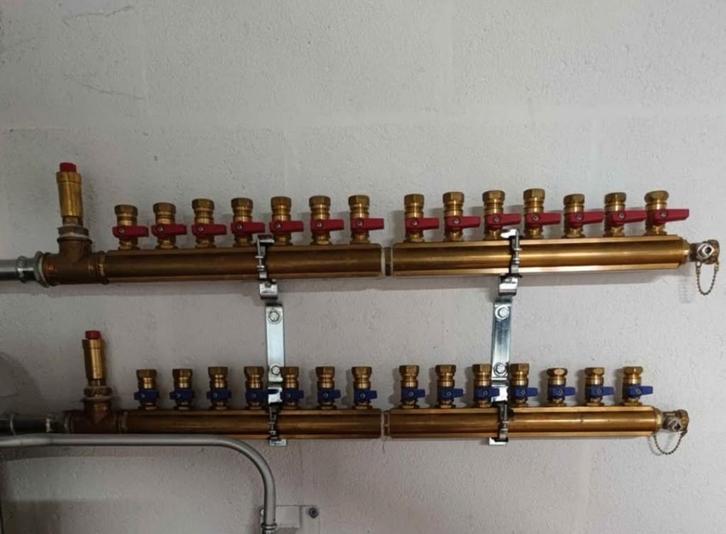 Collecteurs pour eau chaude et eau froide, Bricolage & Construction, Sanitaire, Comme neuf, Robinet, Enlèvement