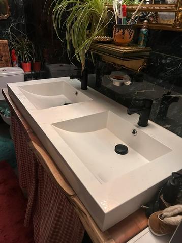 Lavabo dubbel modern op tropisch hout met kranen beschikbaar voor biedingen