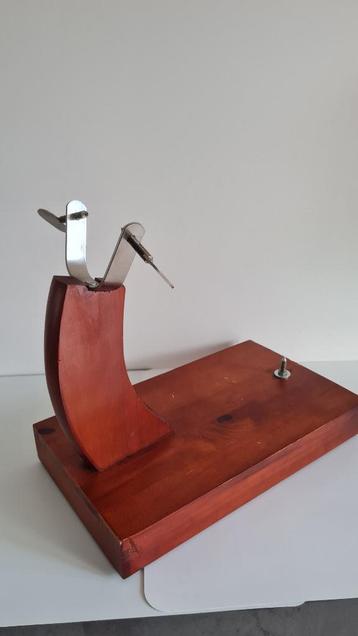 hespenhouder, hamhouder met lade messen beschikbaar voor biedingen