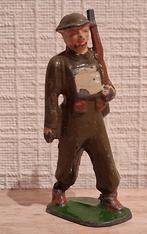 Soldat en étain antique - marchant avec une arme, Antiquités & Art, Antiquités | Jouets, Enlèvement ou Envoi
