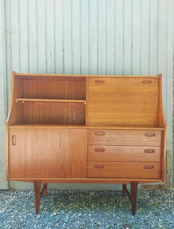 Vintage Deense kast beschikbaar voor biedingen