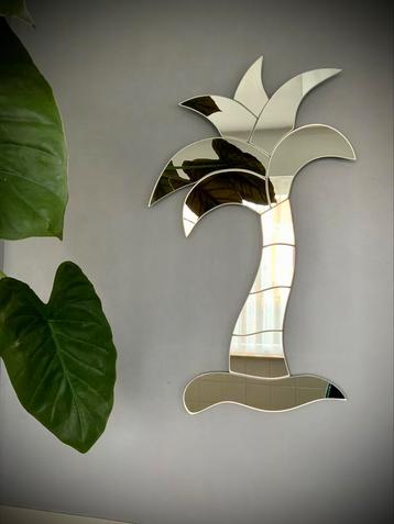 Spiegel in de vorm van een palmboom