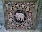 Tapisserie thaïlandaise originale 130 sur 130cm, Antiquités & Art, Enlèvement ou Envoi
