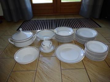 Volledig servies nieuw 12-delig beschikbaar voor biedingen