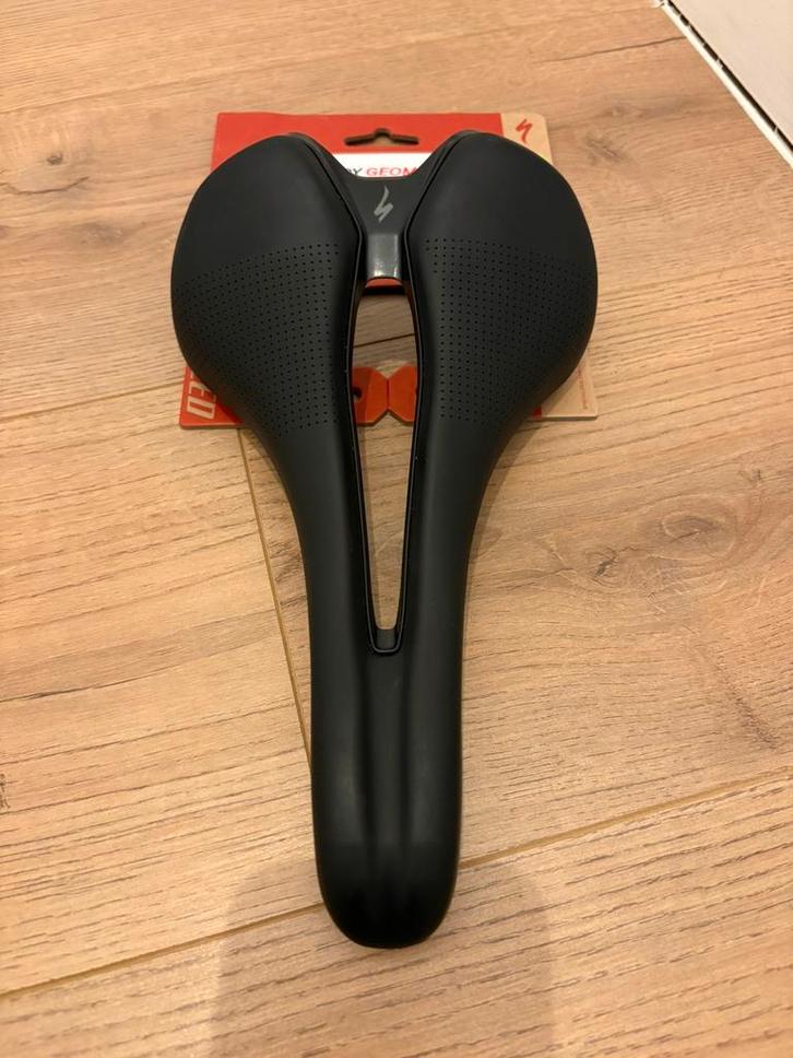 Zadel Specialized Romin Evo comp Gel 155mm, Fietsen en Brommers, Fietsonderdelen, Zo goed als nieuw, Racefiets, Zadel, Ophalen of Verzenden