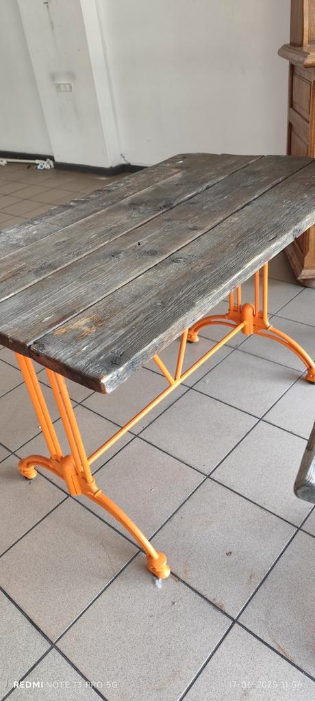 Steigerhout tafels met ijzeren onderstel.Paraplu,voet,stoel., Tuin en Terras, Tuintafels, Gebruikt, Ophalen