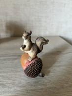 Eekhoorn op eikel, decoratief figuur., Ophalen, Zo goed als nieuw, Dier