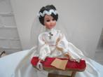 ancienne poupée de vitrine communiante avec prie dieu chapel, Enlèvement ou Envoi