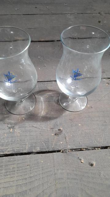 Tulpbierglas, glazen beschikbaar voor biedingen