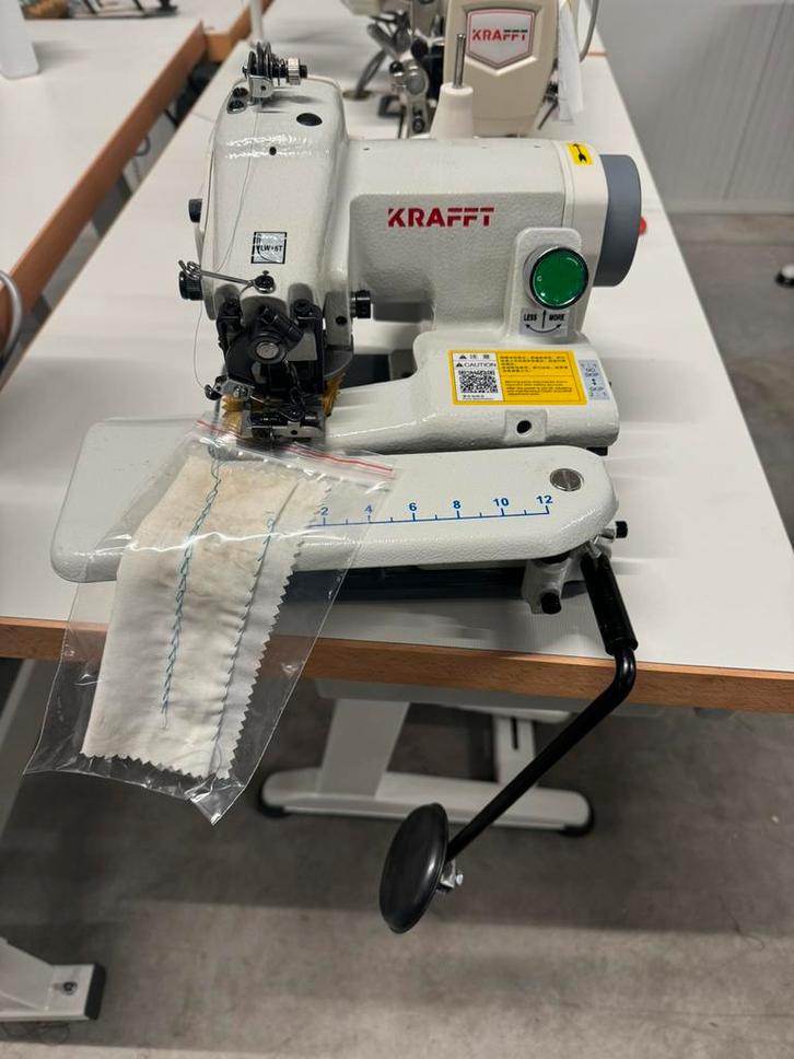 Industriële blindzoom naaimachine kraft kleine model nieuw, Hobby en Vrije tijd, Naaimachines en Toebehoren, Nieuw, Naaimachine
