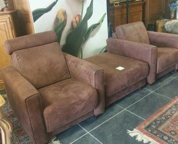 2 clubs + poef Henders & Hazel Belgium  beschikbaar voor biedingen