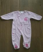 Roze pyjama met voetjes en lange mouwen maat 86, Comme neuf, Fille, Vêtements de nuit ou Sous-vêtements, Enlèvement ou Envoi