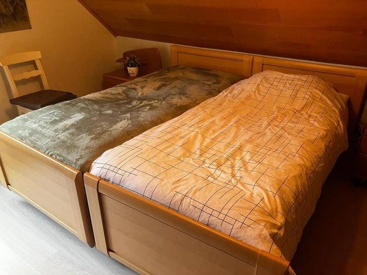 Dubbel bed, Huis en Inrichting, Slaapkamer | Bedden, Gebruikt, Tweepersoons, Overige maten, Overige maten, Hout, Bruin, Ophalen