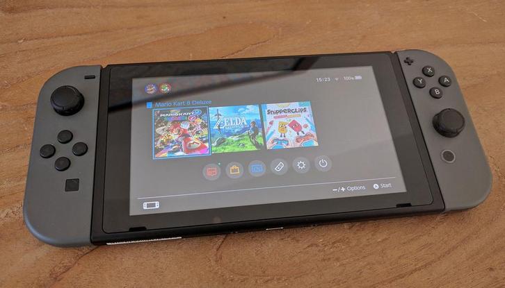 Nintendo Switch met games en bigben carry case, Games en Spelcomputers, Spelcomputers | Nintendo Switch, Zo goed als nieuw, Switch 2019 Upgrade