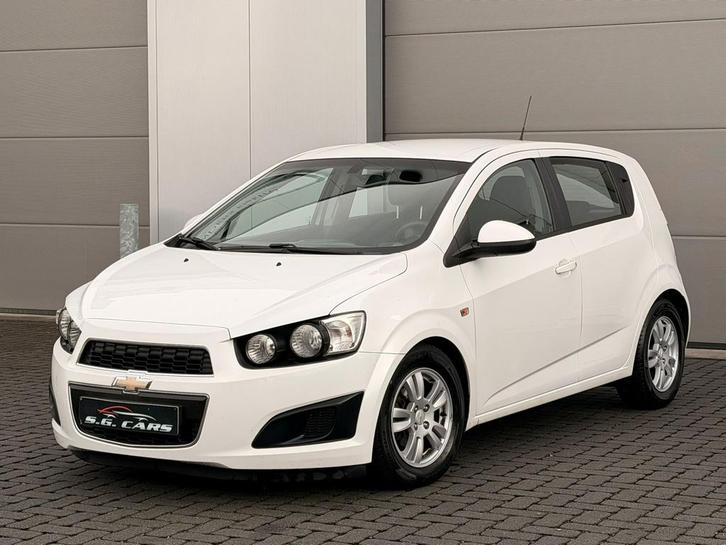 CHEVROLET AVEO 2014 ESSENCE 1.4 151 000 KM EURO5, Autos, Chevrolet, Entreprise, Aveo, Essence, Euro 5, 5 portes, Boîte manuelle