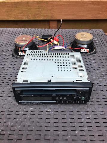 Autoradio Kenwood met 2 boxen beschikbaar voor biedingen