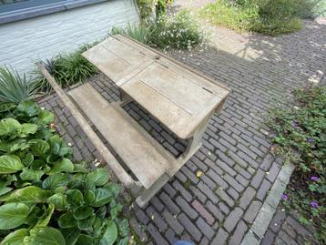 oude lessenaar, bureau beschikbaar voor biedingen