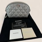 Chanel make-up pouch lamsleer, Handtassen en Accessoires, Uiterlijk | Cosmetica en Make-up, Ophalen of Verzenden, Gebruikt, Zilver
