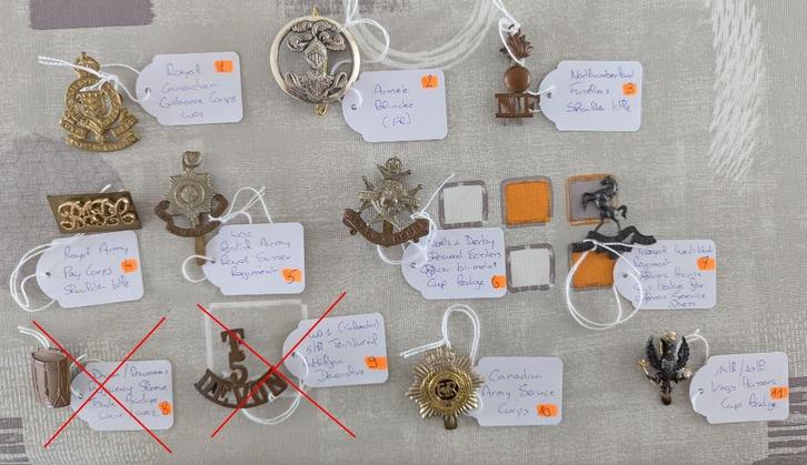 Lot Brits/Canadese muts- en uniformkentekens, Verzamelen, Militaria | Algemeen, Landmacht, Embleem of Badge, Ophalen of Verzenden